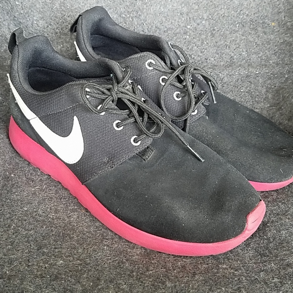NIKE